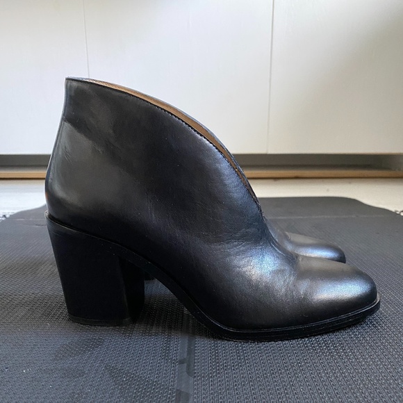 Willow All Leather Vamp Ankle Bootie - Picture 5 of 8